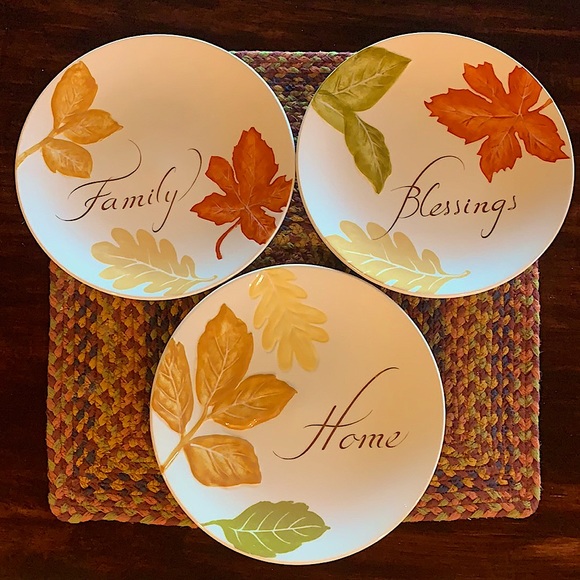 BHG Family Blessings Home plates